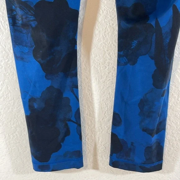 LULULEMON Athletica Blue Floral Wunder Under Crop
Leggings Size 4 - Picture 8 of 12